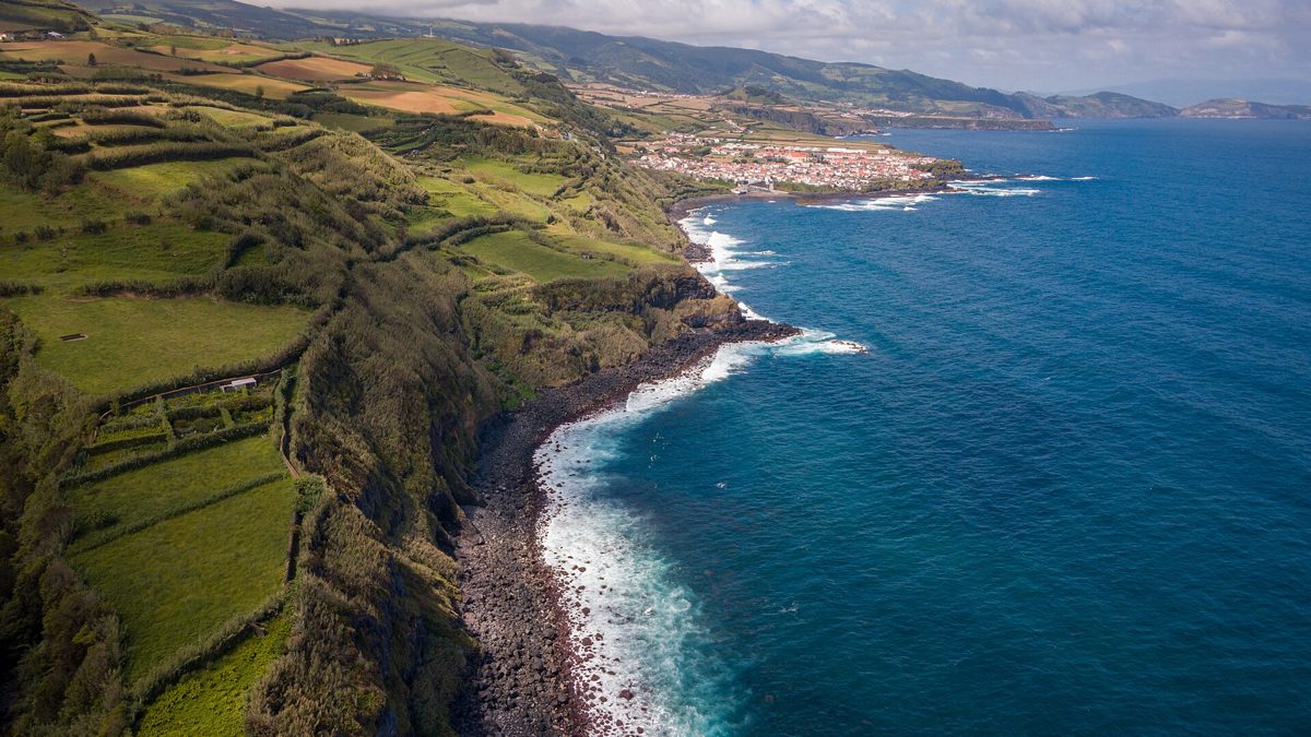 Os Açores: um arquipélago de vulcões e tradições distintivas