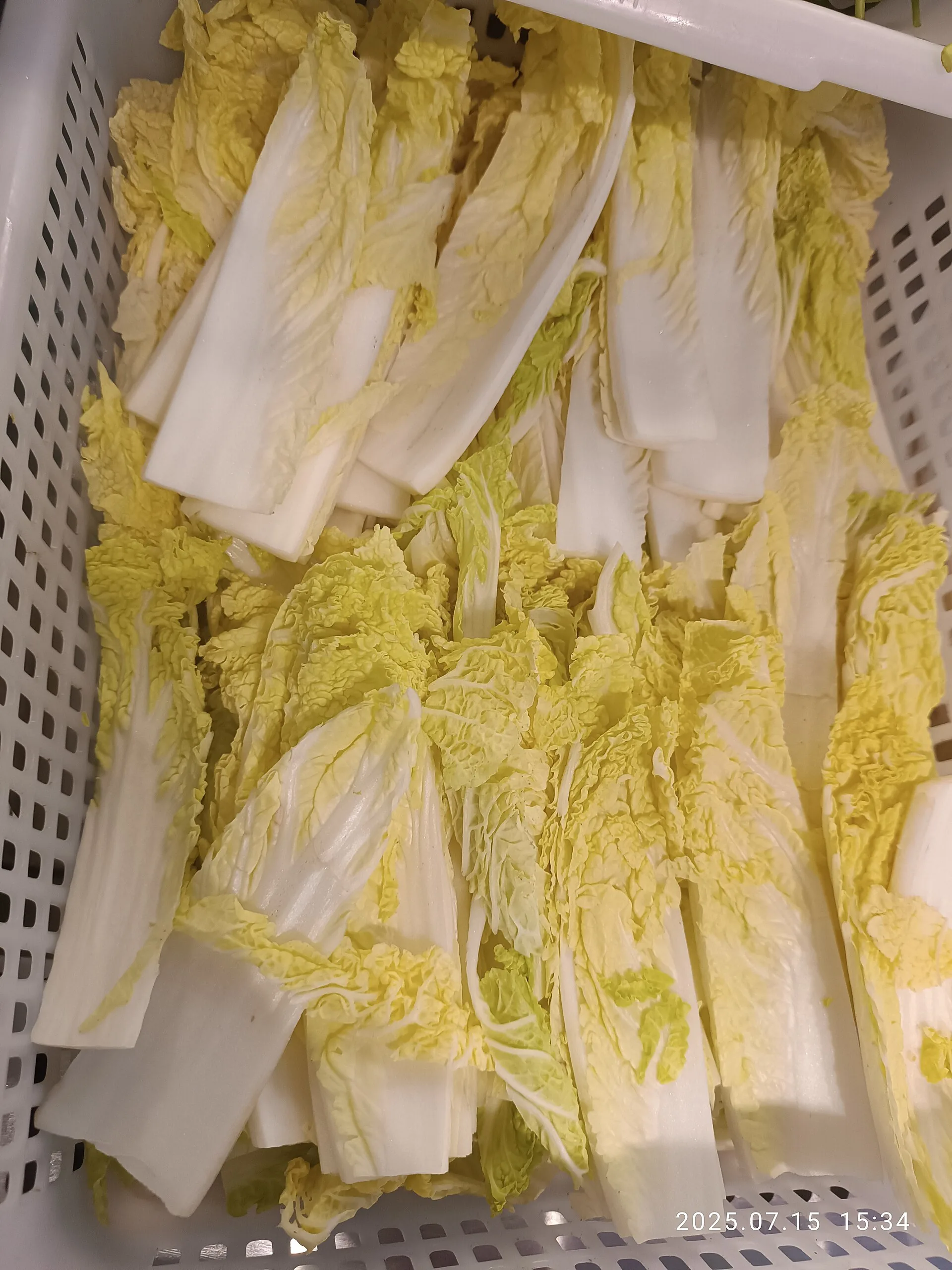 Folhas cortadas de couve-chinesa, ingrediente base do estufado