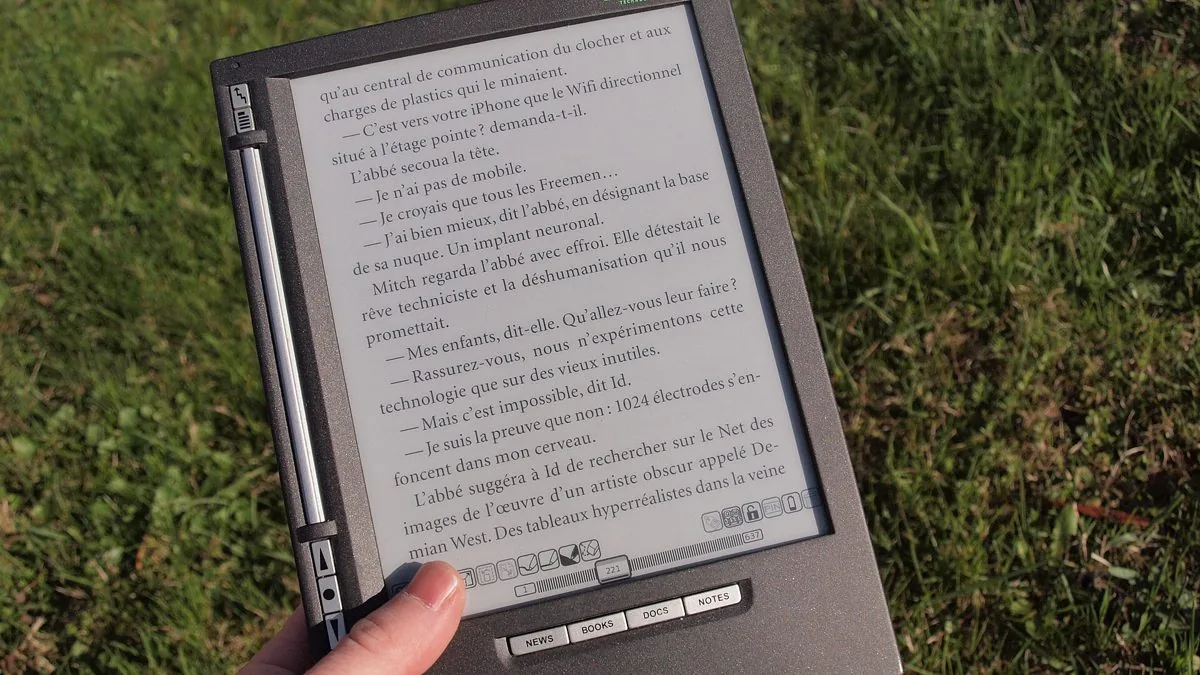 Tinta Electrónica: Como os Ecrãs de Leitura Parecem Papel