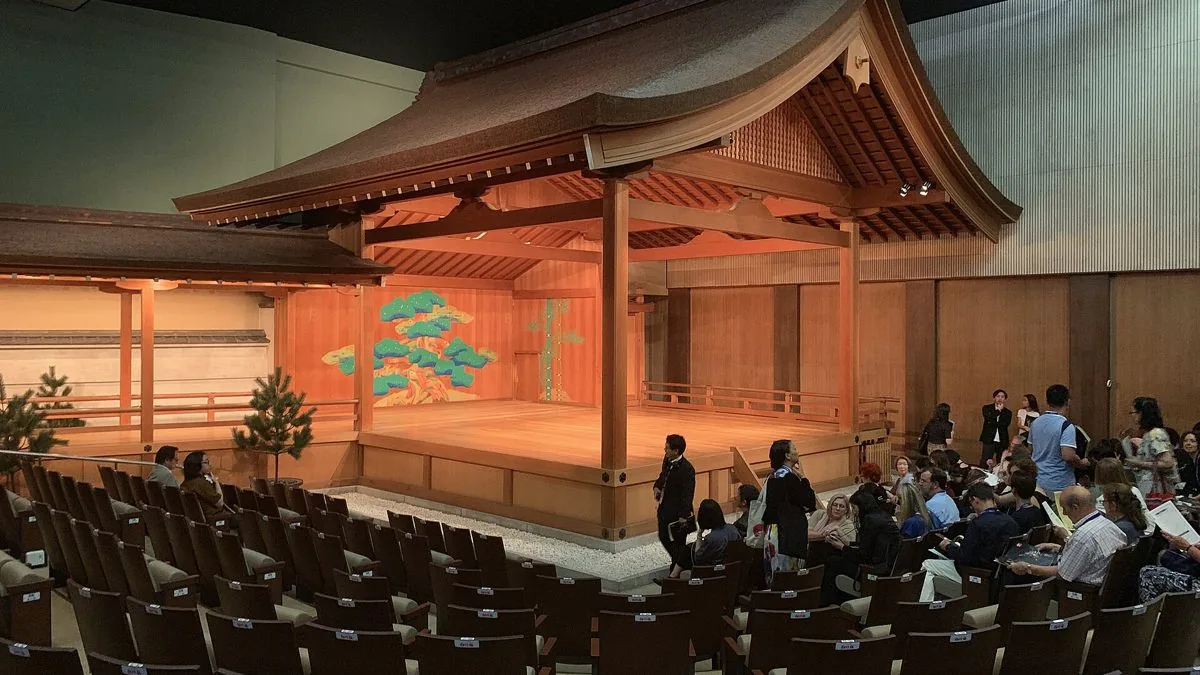 Teatro Nō: Máscaras, Música e Espiritualidade no Japão